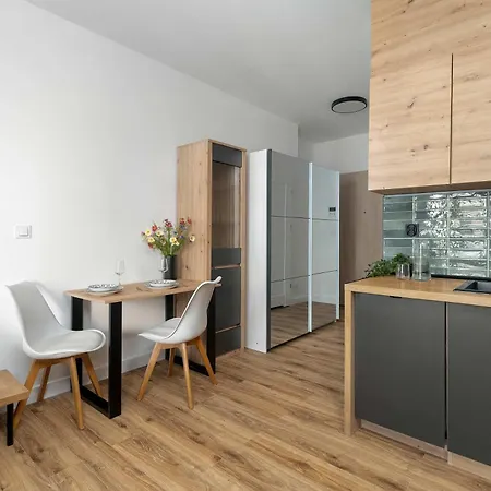 公寓 Charming In With Balcony Close To Attractions By Renters