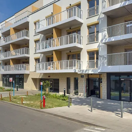 Charming In With Balcony Close To Attractions By Renters 波兹南